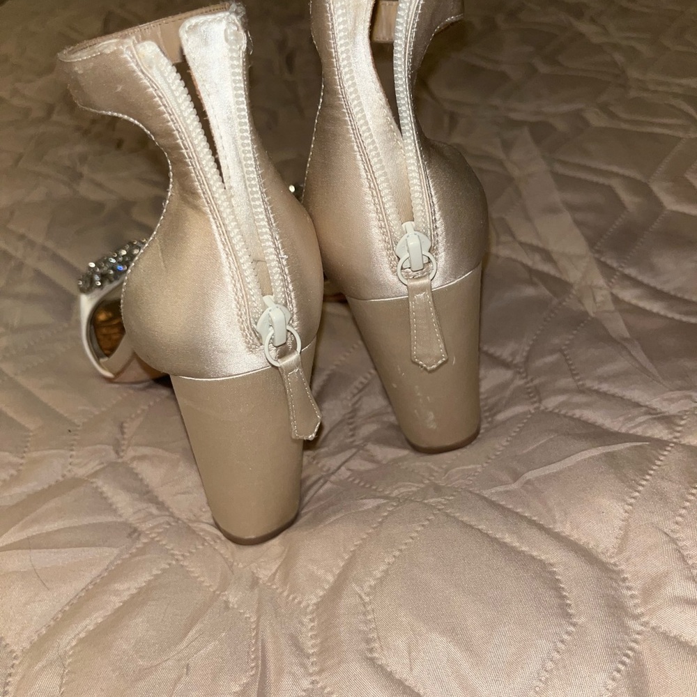 badgley mischka heels
